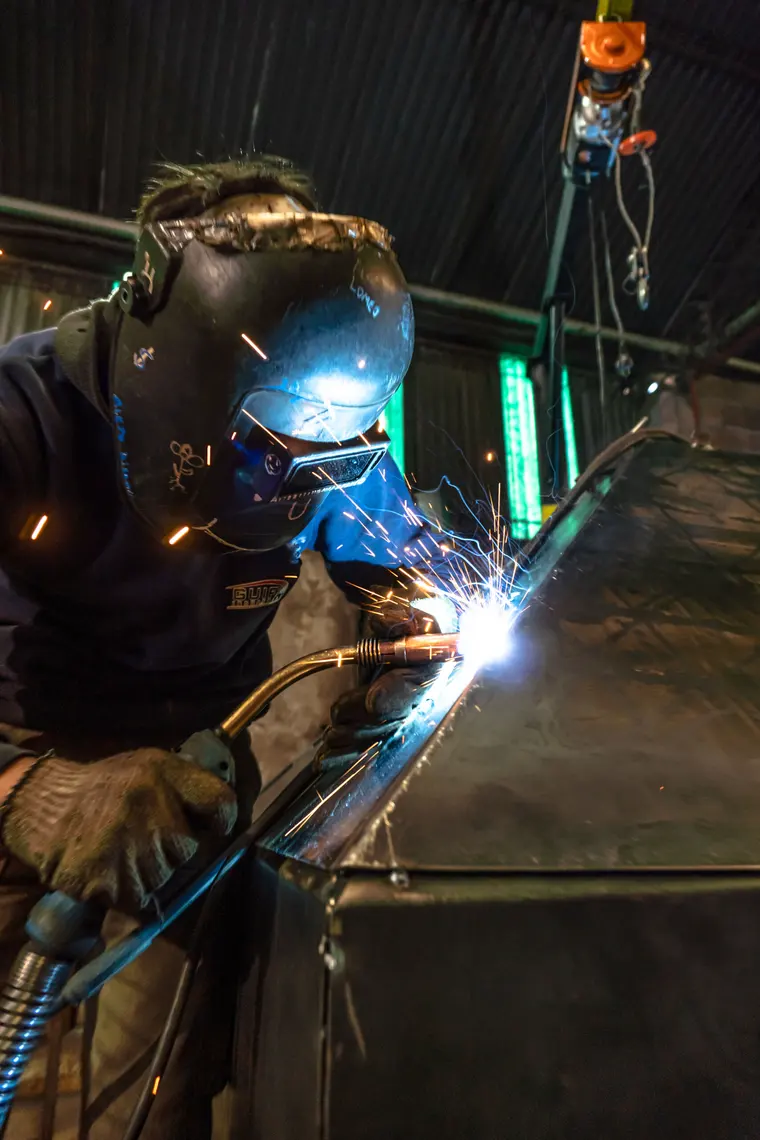 Arc welding on the sheet metal of a machine
